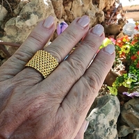 טבעת חרוזים שזורה בגוון זהב בעבודת יד | JewelRina
