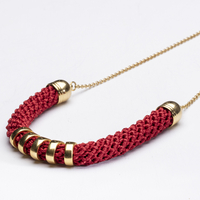 Red crocheted necklace with a grooved gold-plated arch tube | Mira