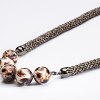 necklace ofri blacl & gold with five beads round shap