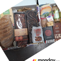 מארז משבר MONDAY + גלויה