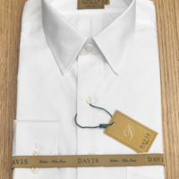 חולצת גברים לבנה – DAVIS | SLIM FIT | צווארון אמריקאי | עם כיס | סדרת GOLD LABEL