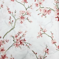 אריג כותנה דפוס פריחת הדובדבן על רקע לבן רוחב 240