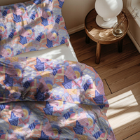 אריג כותנה דפוס דיגיטלי פרפרים וחיפושיות בגווני פסטל