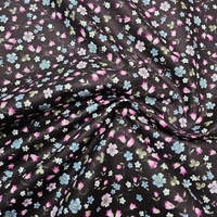 אריג כותנה דפוס פרחים קטנים על רקע חציל כהה