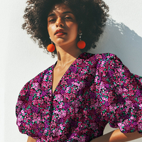 אריג כותנה דפוס פריחה מרהיבה על רקע שחור