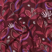 אריג כותנה דפוס עלים דיגיטלי על רקע בורגנדי