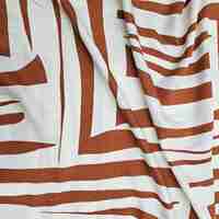 אריג פשתן ויסקוזה דפוס אמורפי בגווני חום ולבן