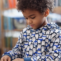 בד פוטר דפוס פינגווינים גווני כחול רויאל ולבן