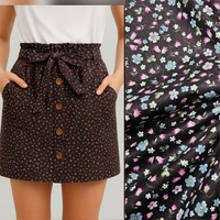 אריג כותנה דפוס פרחים קטנים על רקע חציל כהה