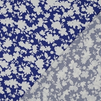 אריג ויסקוזה לייקרה דפוס פרחים לבנים על רקע קובלט