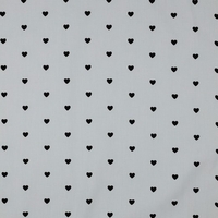 אריג כותנה לבן דפוס לבבות שחורים