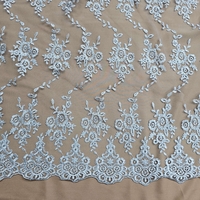 תחרה בצבע אפור כסוף עדין