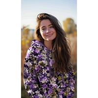 בד פוטר דפוס דיגיטלי פרחים רעננים על רקע סגול