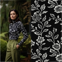 טריקו ויסקוזה פרחים מצויירים על רקע שחור