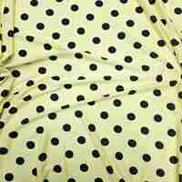 טריקו ויסקוזה דפוס נקודות שחורות על רקע צהוב בננה