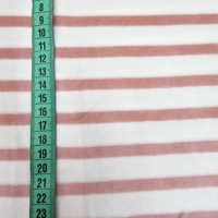 קטיפה ניקי פסים ורוד על רקע שמנת