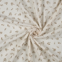 אריג דאבל טטרה דפוס עלעלים בגווני בז וחול על רקע אופוייט