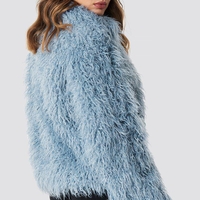 פרווה צבע כחול מעושן שיער בינוני