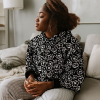 בד פוטר דפוס פרחים בגווני שחור לבן