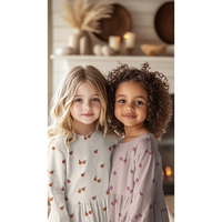 טריקו כותנה אורגני דפוס תותים על רקע לבן