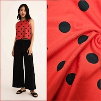 טריקו כותנה דפוס נקודות על רקע אדום