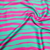 אריג ויסקוזה סטן דפוס פסים אסימטרים גווני מנטה ורוד