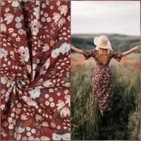 אריג כותנה דפוס פרחי בר על רקע בורדו מעושן