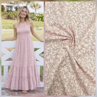 אריג כותנה דפוס פרחים קטנים על רקע פודרה דגם בר