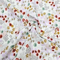 אריג כותנה פרחים בסגנון כפרי על רקע לבן דגם מאי