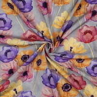 אריג ויסקוזה דפוס פרחים דיגיטלי על רקע אפור