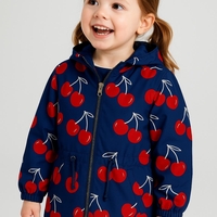 אריג כותנה עמיד במיים דפוס דובדבנים על רקע כחול כהה