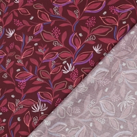 אריג כותנה דפוס עלים דיגיטלי על רקע בורגנדי