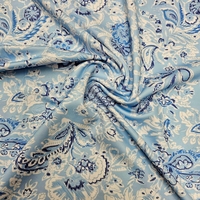 לייקרה דפוס בנדנה על רקע תכלת