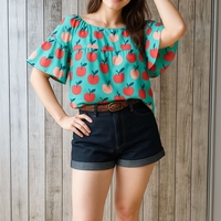 אריג כותנה דפוס פירות על רקע פטרול בהיר