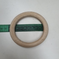 חישוק עץ לבגד ים גודל 9 סמ 