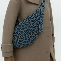 אריג קורדרוי בייבי מנומר על רקע כחול גינס