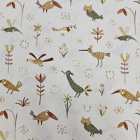 אריג כותנה דפוס בעלי כנף על רקע בז