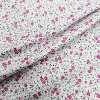 אריג כותנה פרחים קטנים בגווני ורוד דגם שרון