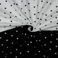 ארג כותנה שחור דפוס לבבות לבנים