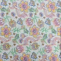 אריג כותנה דפוס בוהו על רקע לבן חם