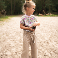 טריקו כותנה דפוס פרחים קסומים על רקע אופוייט