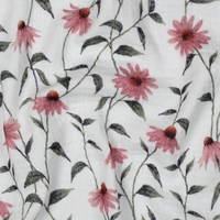 אריג דאבל טטרה דפוס פרחי מיים על רקע לבן