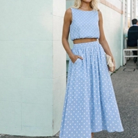 אריג כותנה נקודות לבן על רקע תכלת