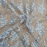 תחרה בצבע אפור כסוף עדין