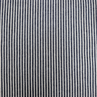 אריג גינס פסים דקים על רקע כחול כהה