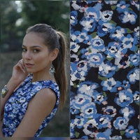 אריג ויסקוזה לייקרה דפוס פרחים על רקע נייבי דגם עומר