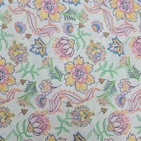 אריג כותנה דפוס בוהו על רקע לבן חם