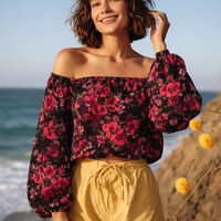 אריג ויסקוזה ECOVERO דפוס רומנטי על רקע שחור