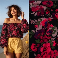 אריג ויסקוזה ECOVERO דפוס רומנטי על רקע שחור