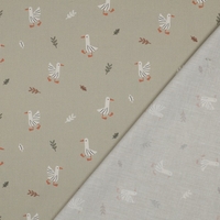 אריג כותנה דפוס אווזים בחווה על רקע ירוק מרווה